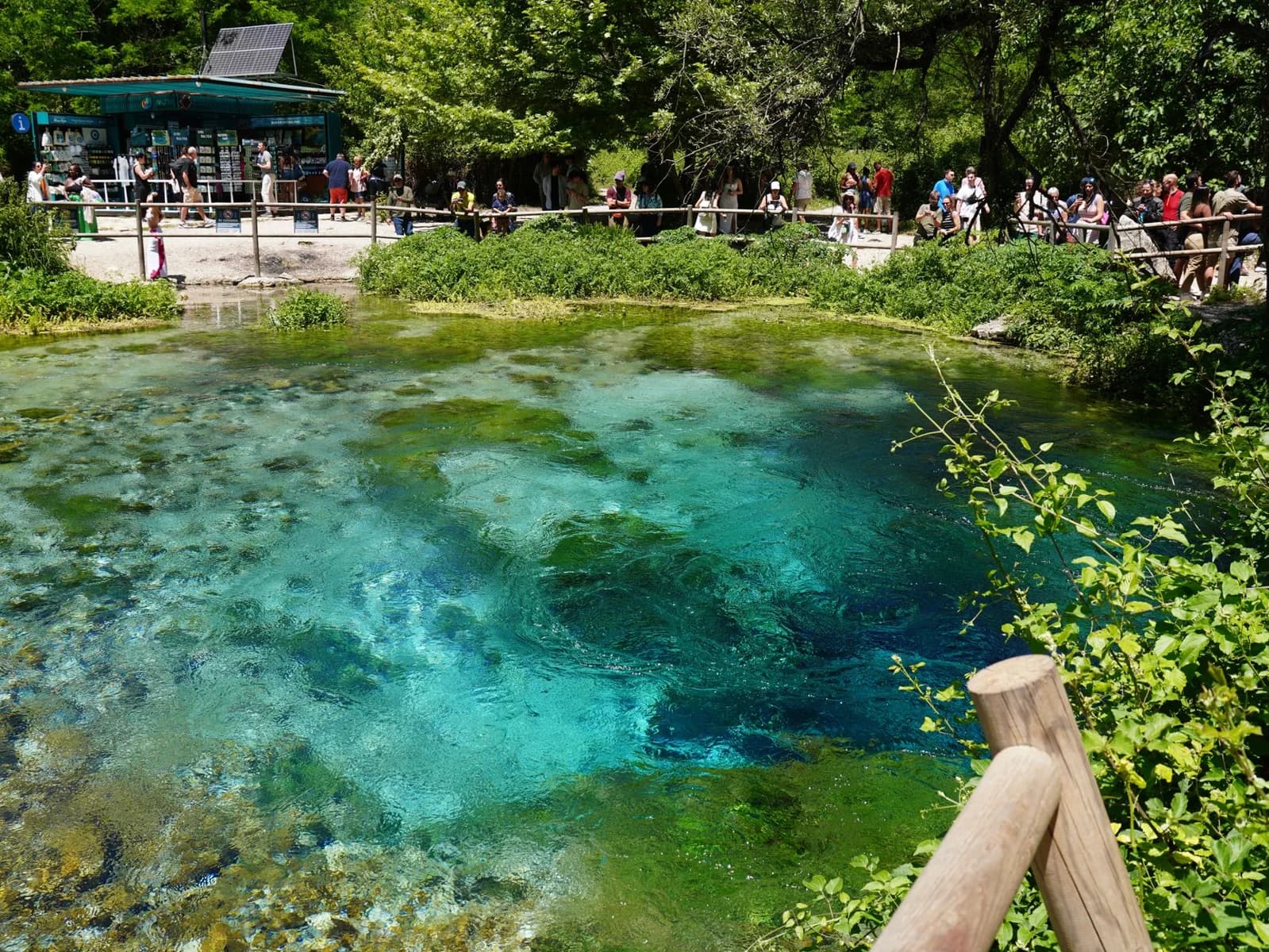 Le Blue Eye (Syri i Kaltër)