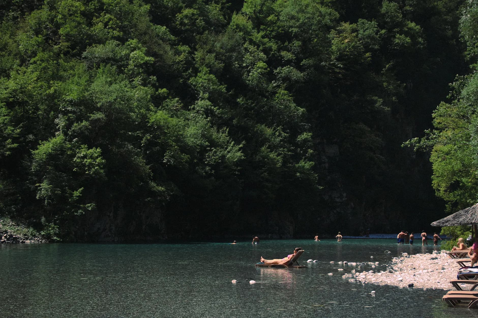 Albanie en famille : plages calmes, distances et bon rythme