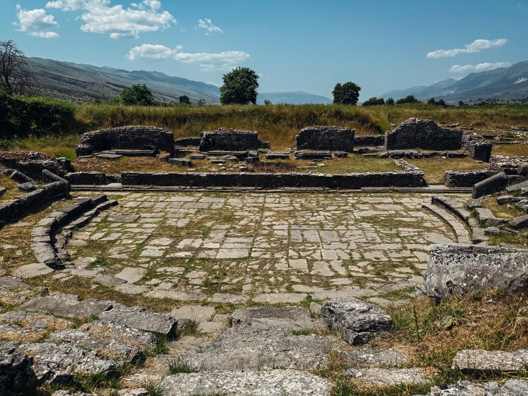 Visiter Apollonia d’Illyrie : le guide pratique depuis Fier
