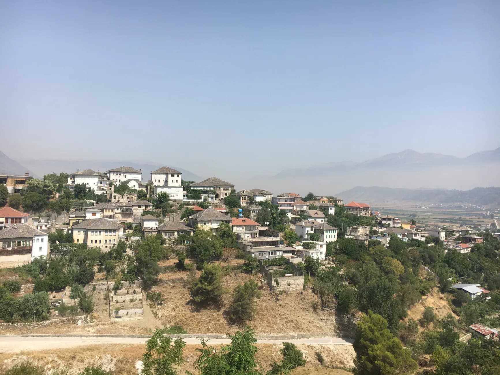 Visiter Voskopojë : églises, village et nuit en montagne
